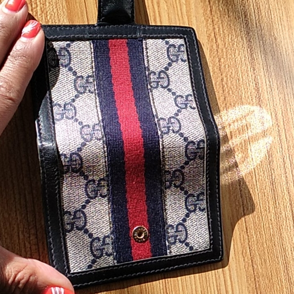 GUCCI ~WALLET - Picture 4 of 10